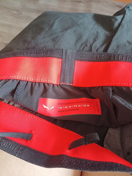 Ženske hlače Salewa Pedroc 2 DST W LIGHT PANTS Lady - detalj elastičnog podesivog pojasa.