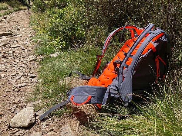 Salewa Mountain Trainer 2 ruksak za 28 osoba - leđni sustav dobro prozračuje, a podijeljene naramenice pružaju veću prozračnost i udobnost