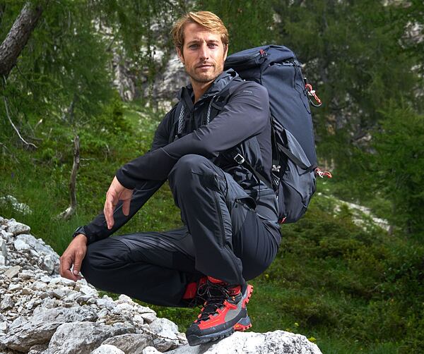 Dugi patentni zatvarači na donjem dijelu hlača i bočni patentni zatvarači na vanjskoj strani bedara donose značajne prednosti.